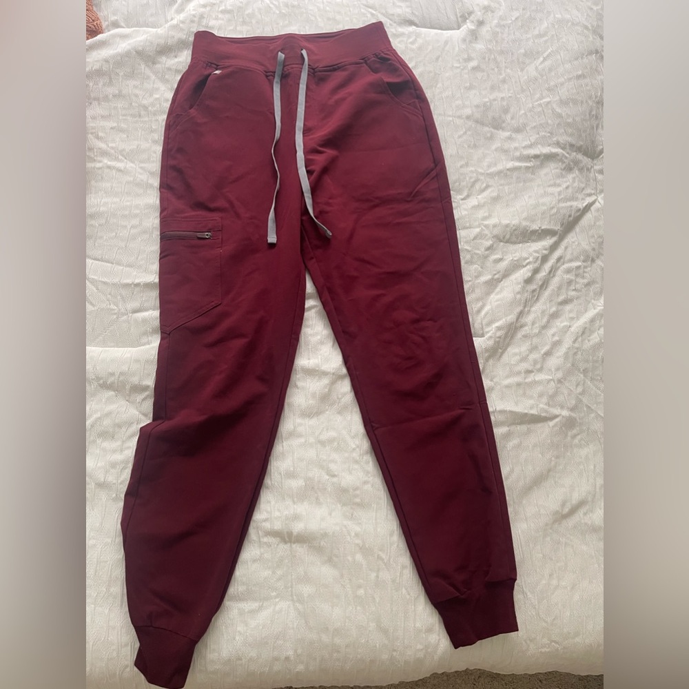 Women’s burgundy Zamora high waisted jogger scrub pants